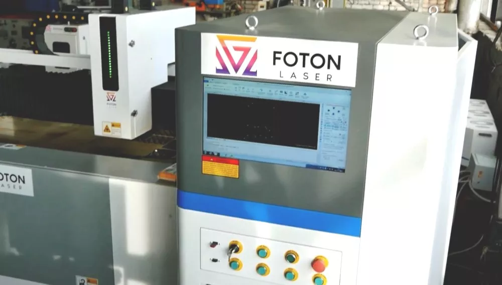 FL-L1530FER-4000-D220-IPG Лазерный станок для резки листового металла и труб со сменным столом