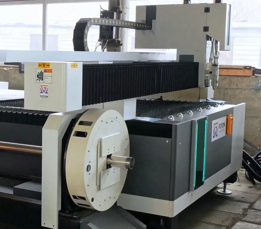 FL-L2060FR-1000-D350-IPG Лазерный станок для резки листового металла и труб